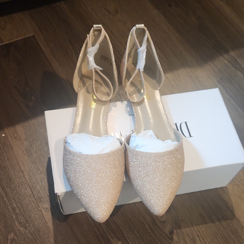 Dream Pairs Cream Heels with Elegant Ankle Straps
